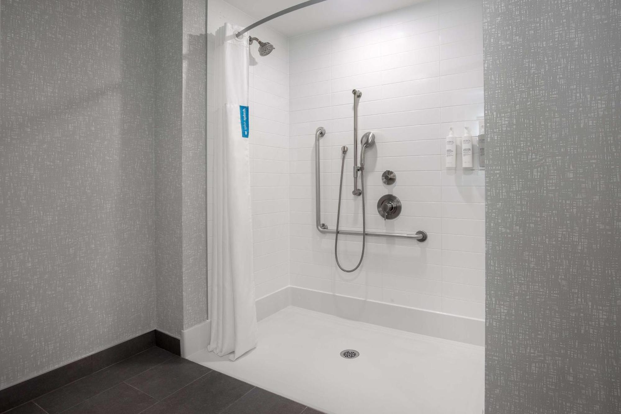 Hampton Inn By Hilton Brampton - Toronto Extérieur photo